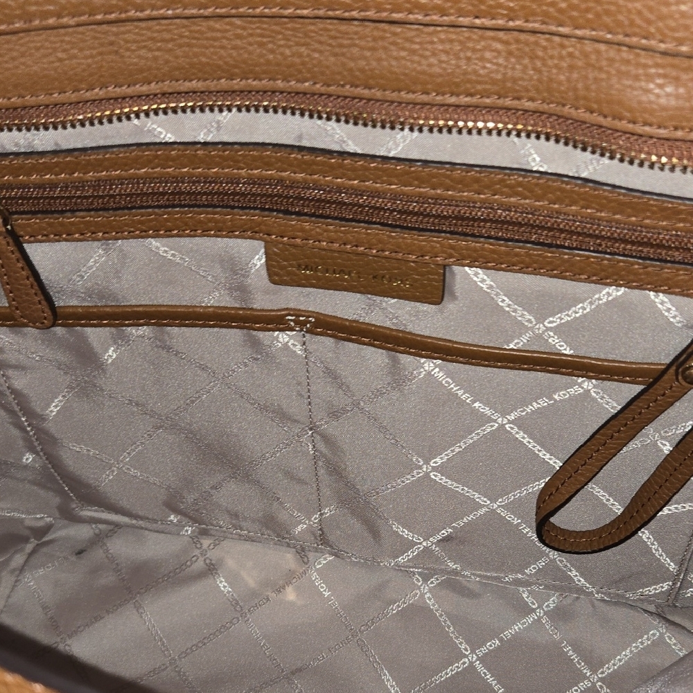 Michael Kors Brown Leather Aria Shoulder Bag - Picture 12 of 15